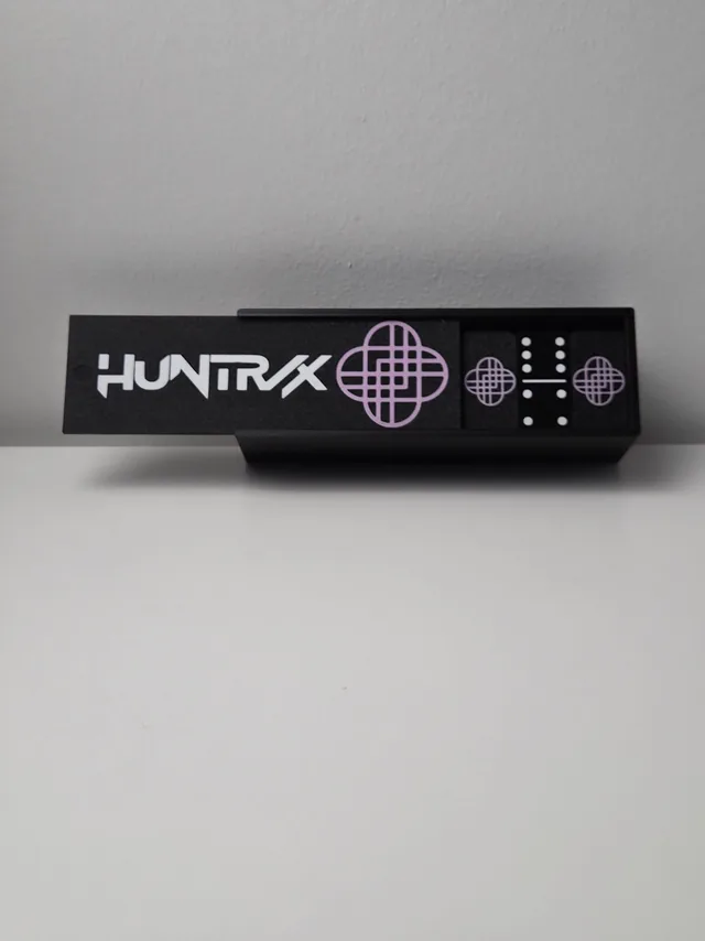 Jeu de domino « Huntrix » — photo 1 sur 2